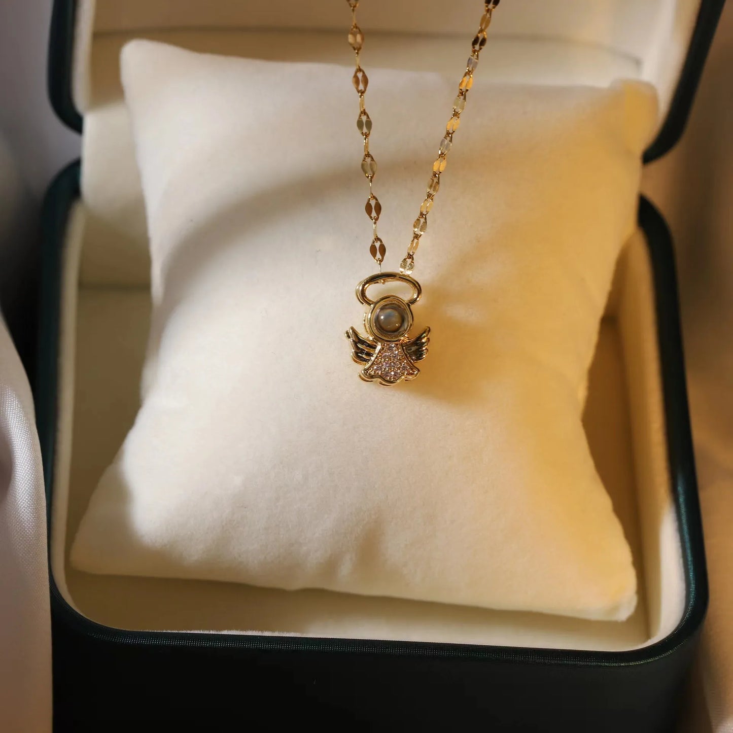 Women's Angel Projection Necklace – 100 Languages "I Love You" Pendant Gift